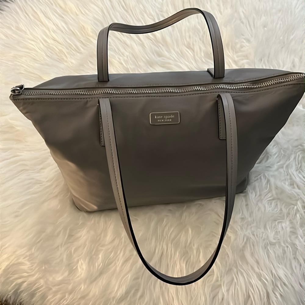 Medium Vinyl Grey Tote